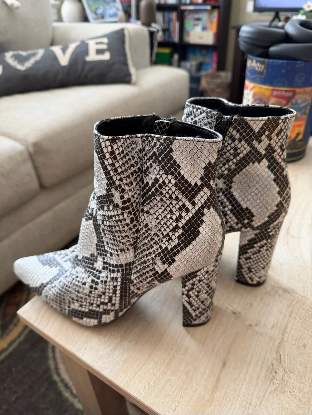 BAMBOO Black & White Snake-Print Pointed Toe Ankle Booties. Super cute, size 8